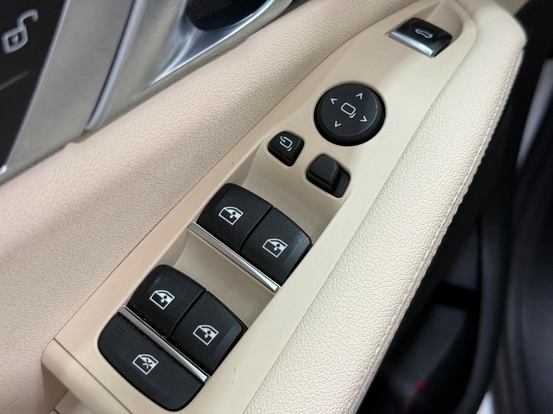 BMW X5 Vehicle Image 23