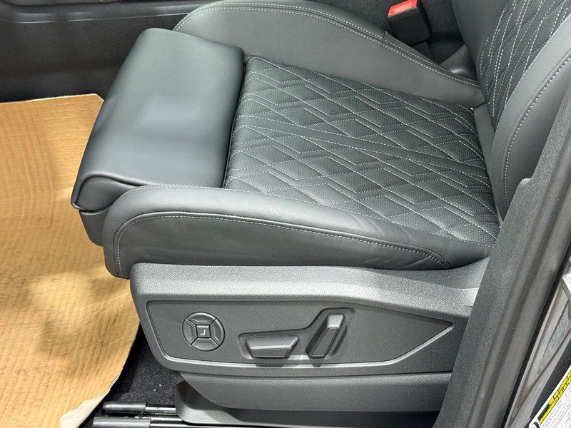 Audi SQ5 Vehicle Image 17