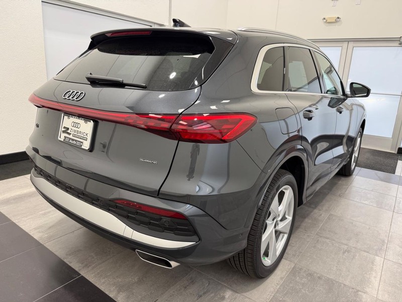 Audi Q5 Vehicle Image 2
