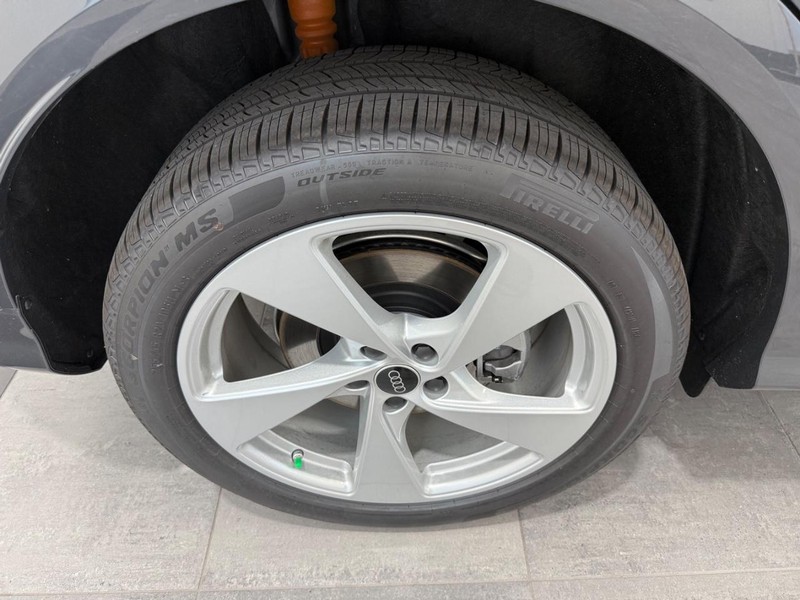 Audi Q5 Vehicle Image 3