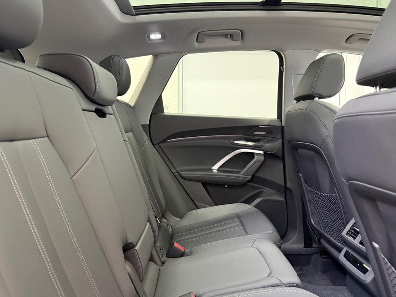 Audi Q5 Vehicle Image 4