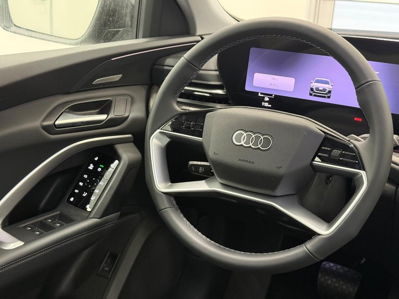 Audi Q5 Vehicle Image 8