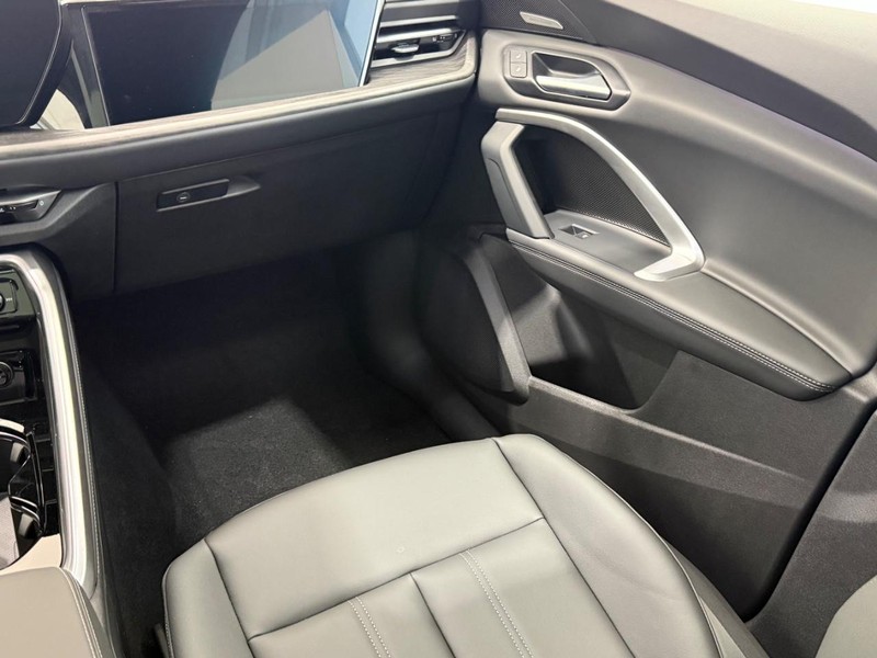 Audi Q5 Vehicle Image 9