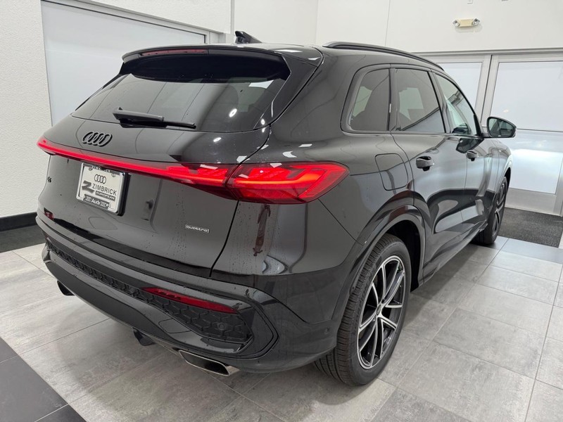 Audi Q5 Vehicle Image 2