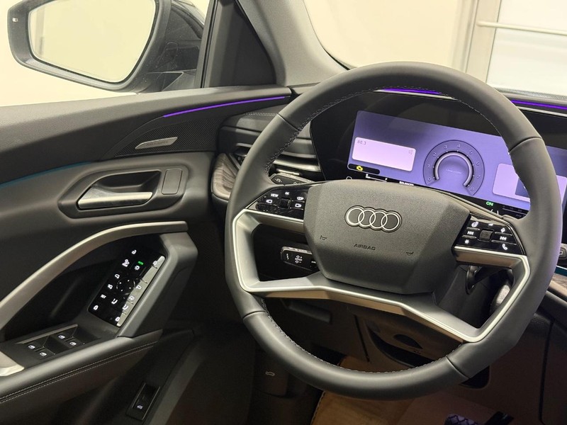 Audi Q5 Vehicle Image 8