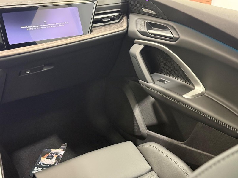 Audi Q5 Vehicle Image 9