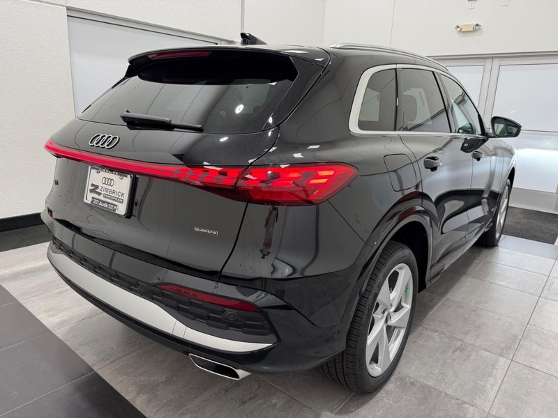 Audi Q5 Vehicle Image 2