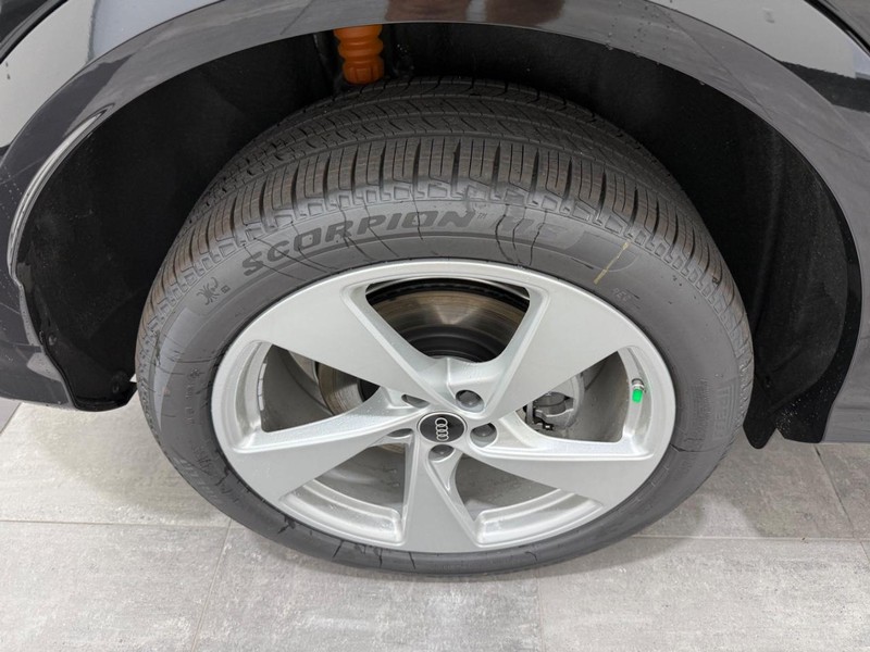 Audi Q5 Vehicle Image 3
