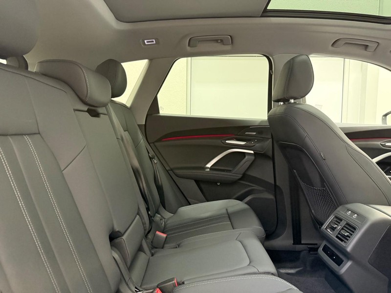Audi Q5 Vehicle Image 4