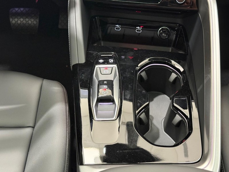 Audi Q5 Vehicle Image 7