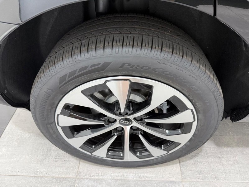 Audi Q3 Vehicle Image 3