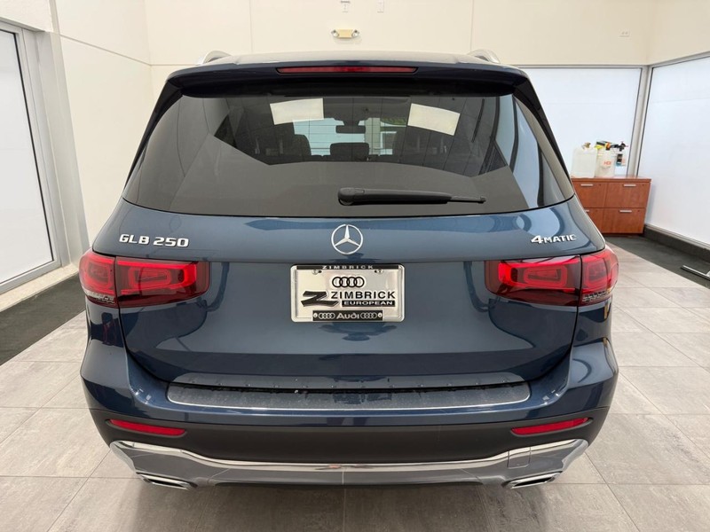 Mercedes-Benz GLB Vehicle Image 3