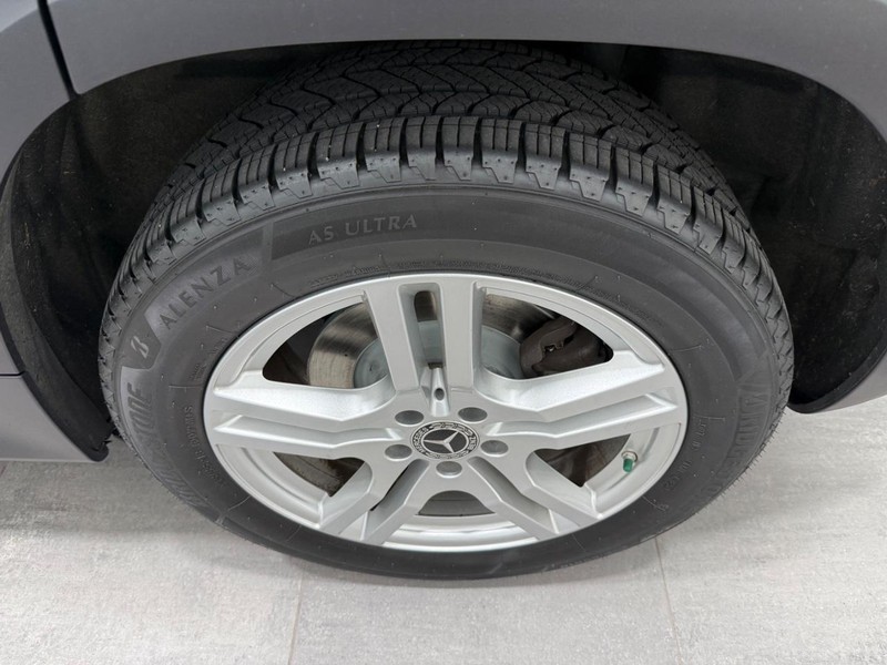 Mercedes-Benz GLB Vehicle Image 5