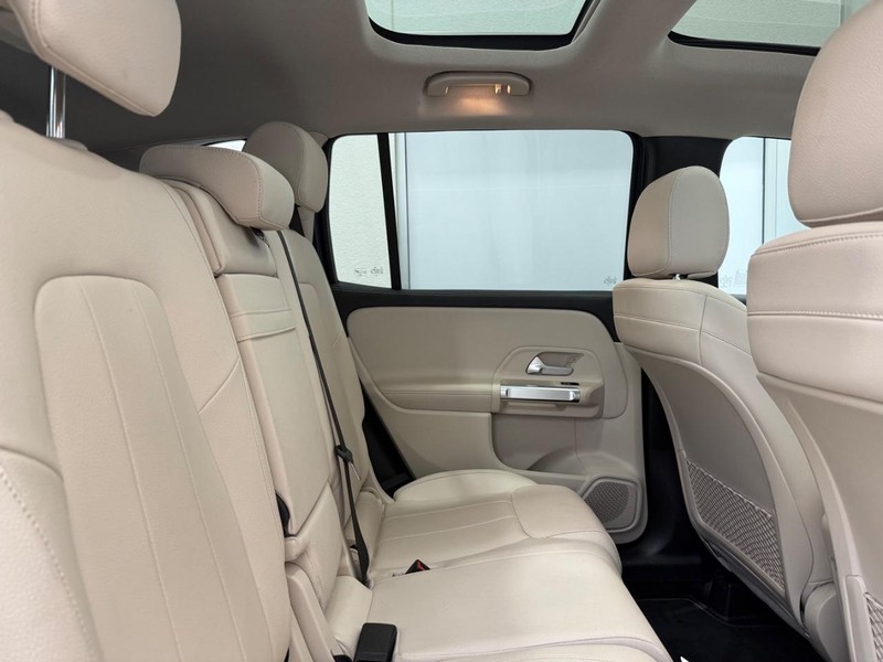 Mercedes-Benz GLB Vehicle Image 9