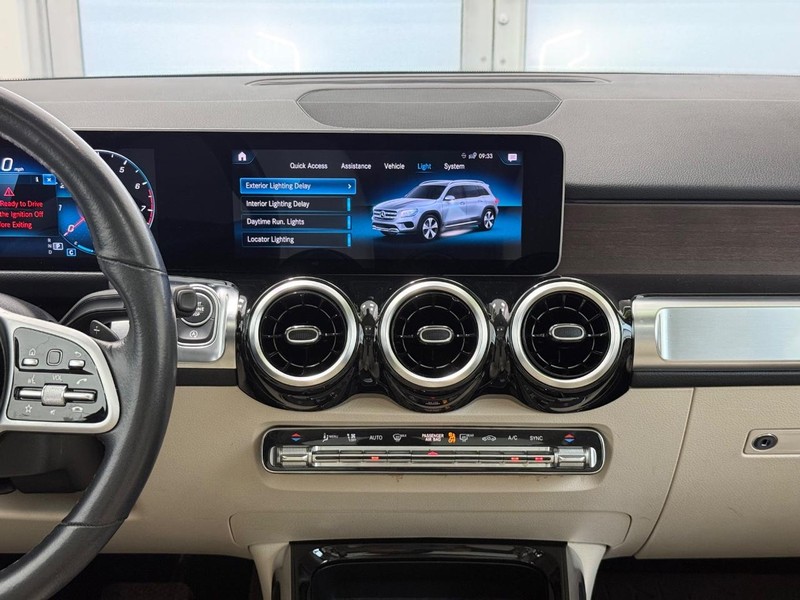 Mercedes-Benz GLB Vehicle Image 10
