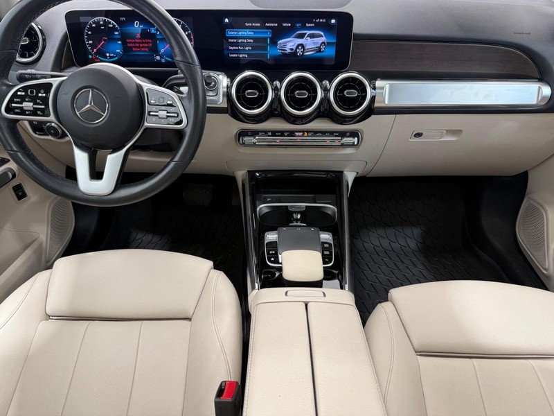 Mercedes-Benz GLB Vehicle Image 11