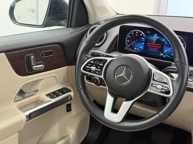 Mercedes-Benz GLB Vehicle Image 12