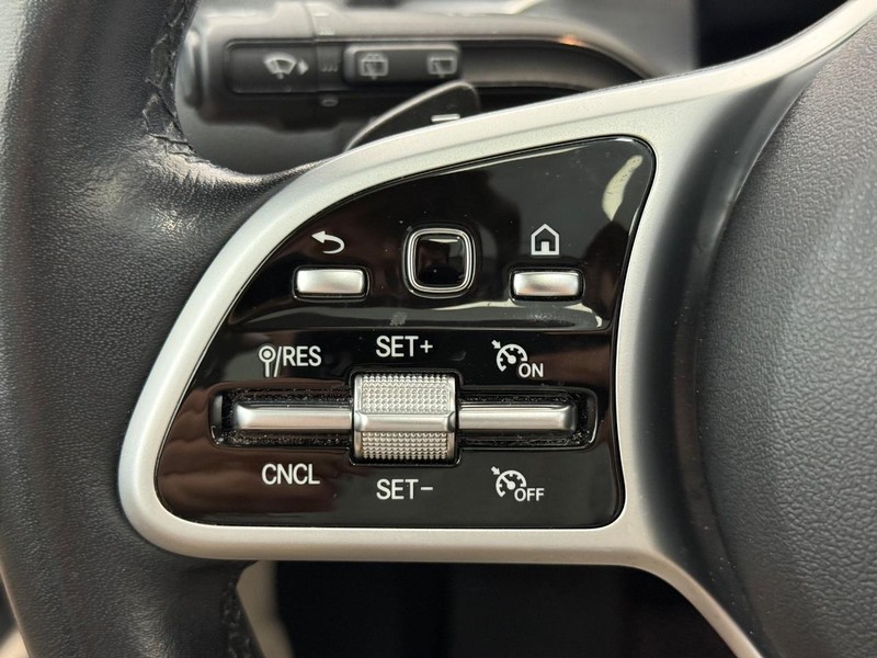 Mercedes-Benz GLB Vehicle Image 15