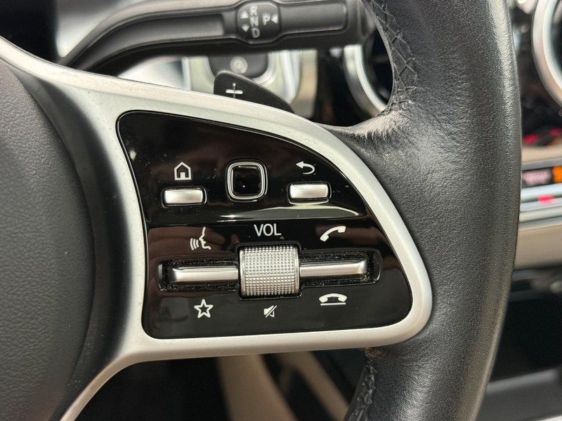 Mercedes-Benz GLB Vehicle Image 16