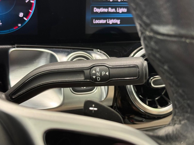 Mercedes-Benz GLB Vehicle Image 17