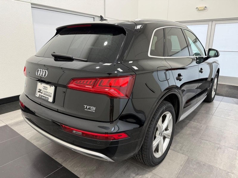 Audi Q5 Vehicle Image 2