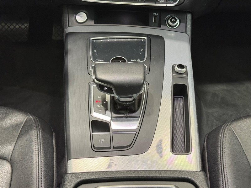 Audi Q5 Vehicle Image 11