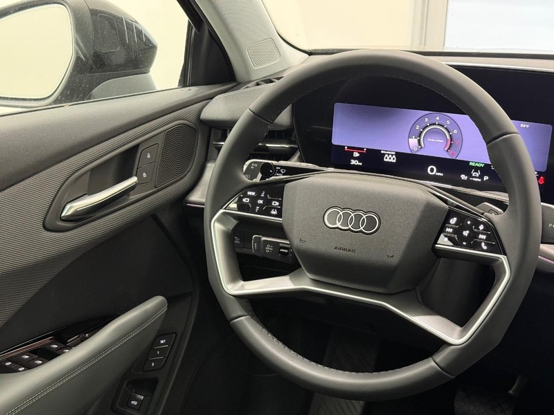 Audi Q3 Vehicle Image 8