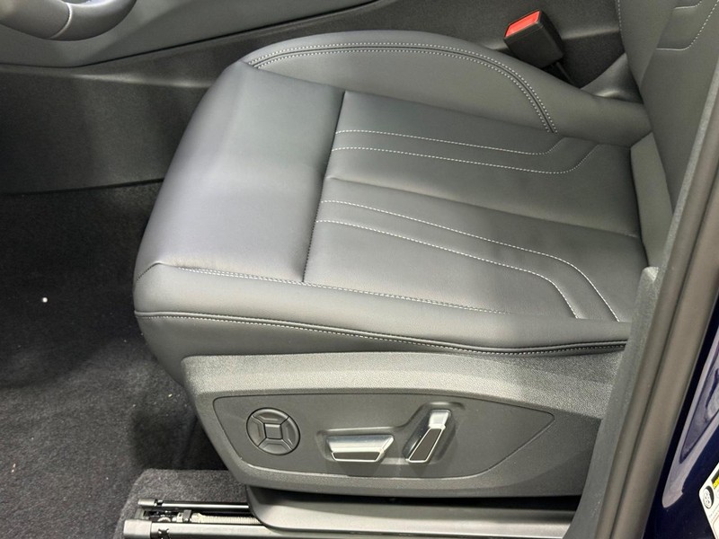 Audi Q3 Vehicle Image 16