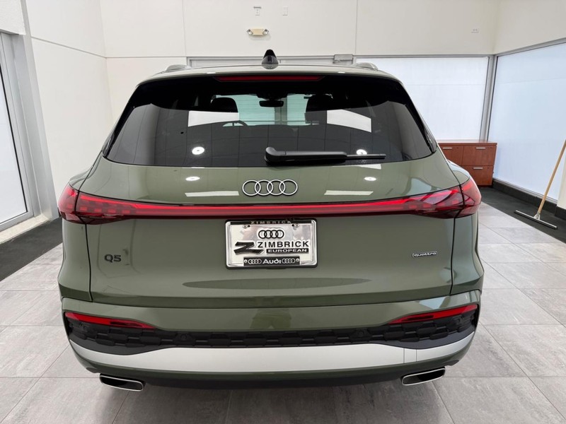 Audi Q5 Vehicle Full-screen Gallery Image 03