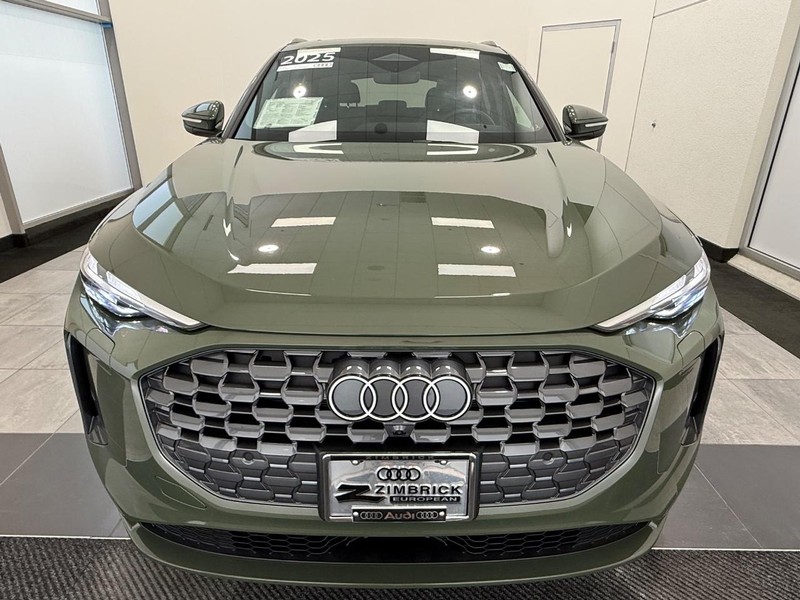 Audi Q5 Vehicle Full-screen Gallery Image 07