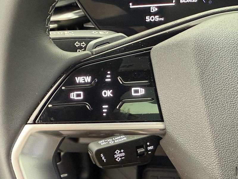 Audi Q5 Vehicle Full-screen Gallery Image 14