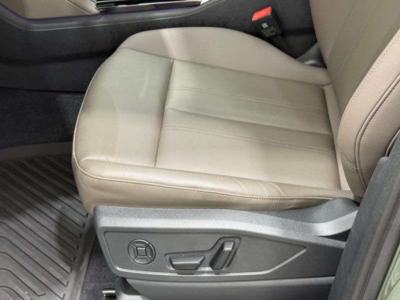 Audi Q5 Vehicle Full-screen Gallery Image 19