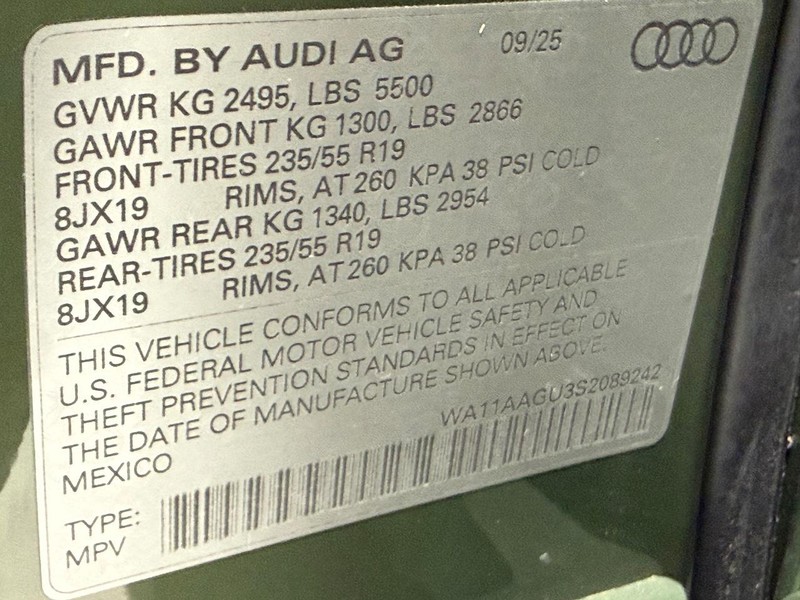 Audi Q5 Vehicle Full-screen Gallery Image 20