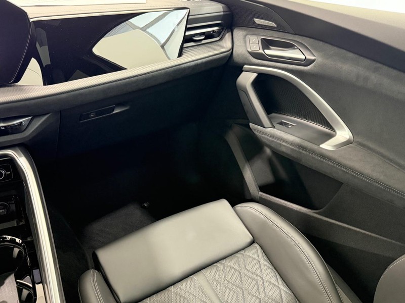 Audi SQ5 Vehicle Image 9