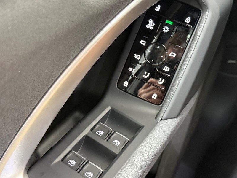 Audi SQ5 Vehicle Image 14