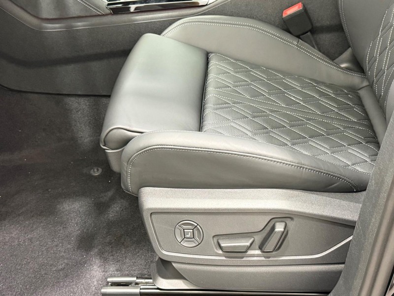Audi SQ5 Vehicle Image 15
