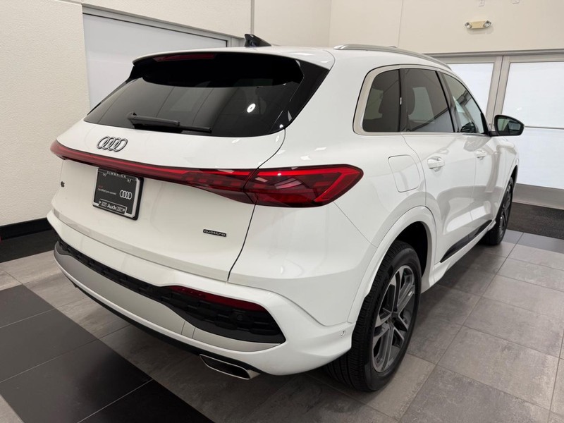 Audi Q5 Vehicle Full-screen Gallery Image 02