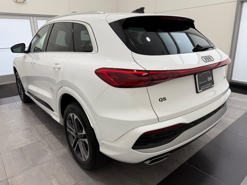 Audi Q5 Vehicle Full-screen Gallery Image 04