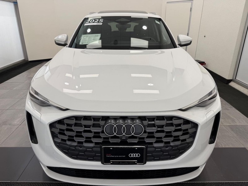 Audi Q5 Vehicle Full-screen Gallery Image 07