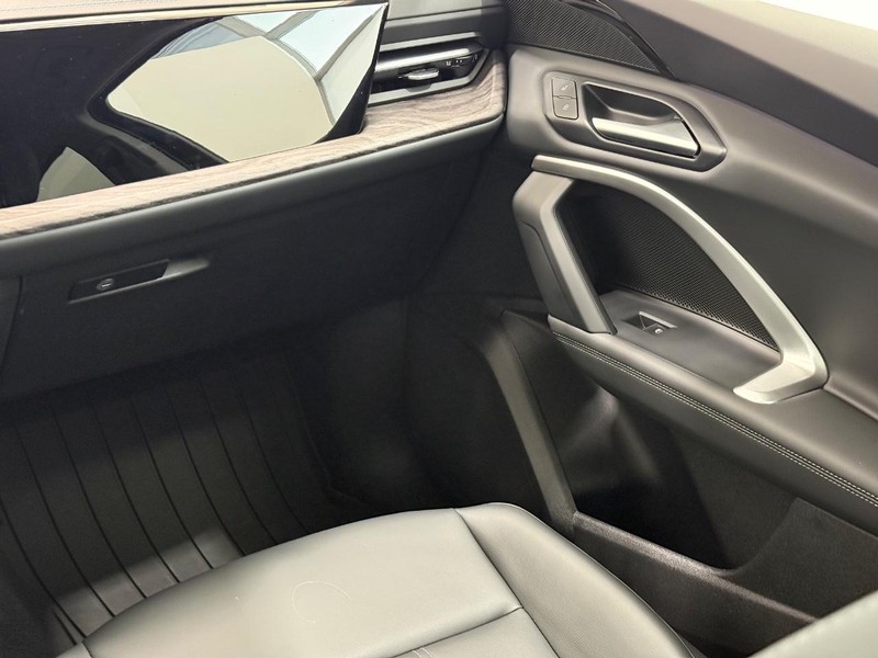 Audi Q5 Vehicle Full-screen Gallery Image 13