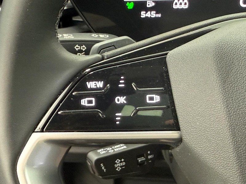 Audi Q5 Vehicle Full-screen Gallery Image 14