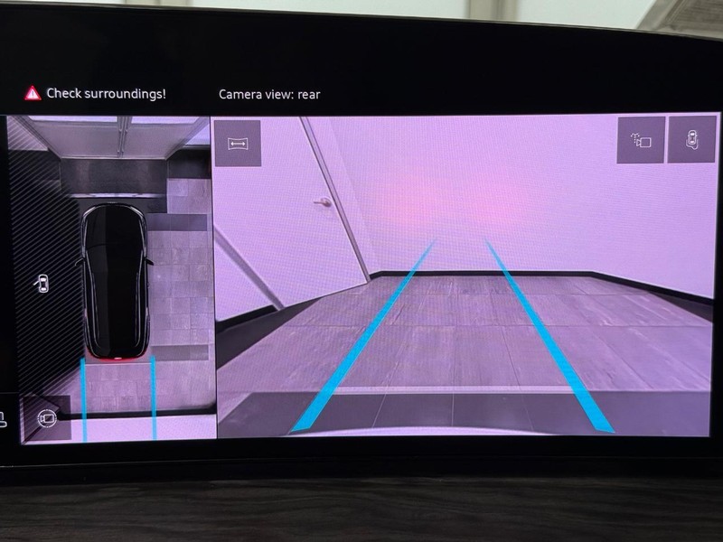 Audi Q5 Vehicle Full-screen Gallery Image 16