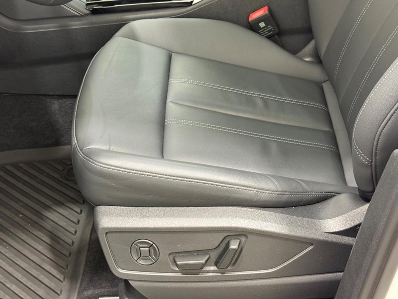 Audi Q5 Vehicle Full-screen Gallery Image 19