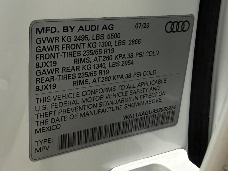 Audi Q5 Vehicle Full-screen Gallery Image 20