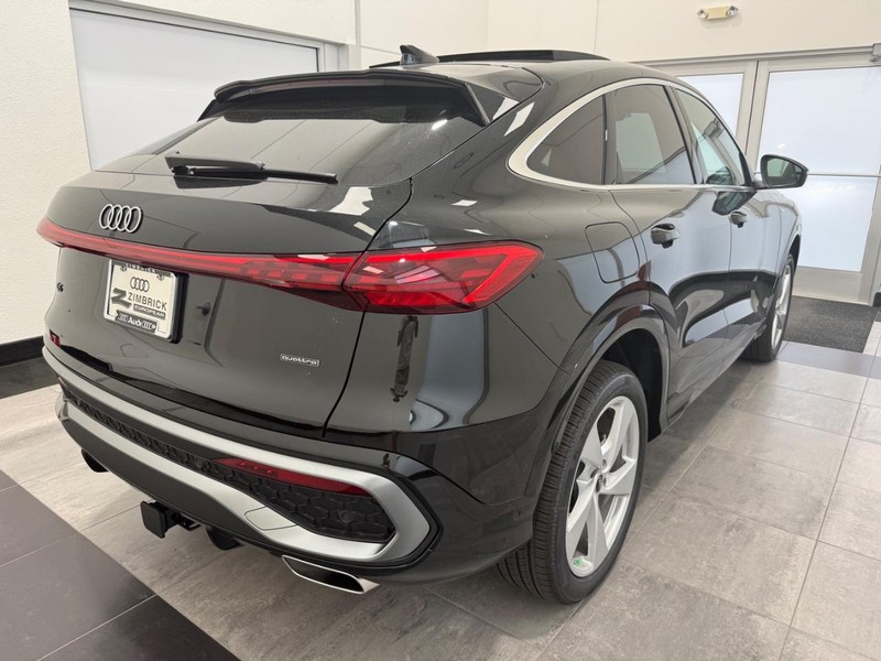 Audi Q5 Sportback Vehicle Image 2