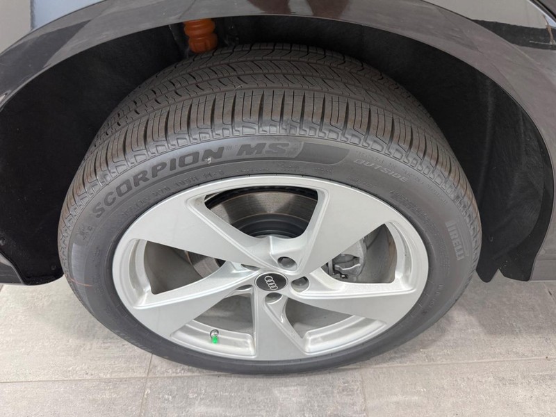 Audi Q5 Sportback Vehicle Image 3