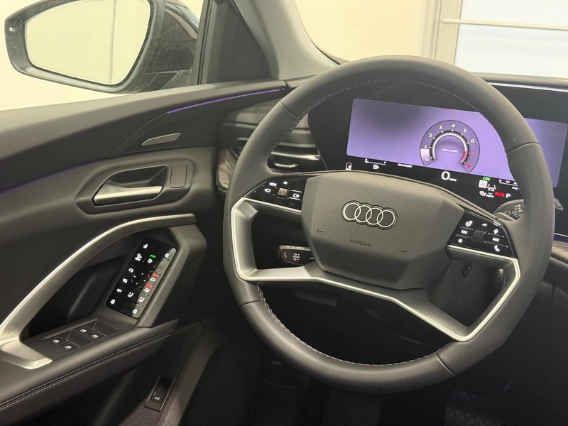 Audi Q5 Sportback Vehicle Image 8