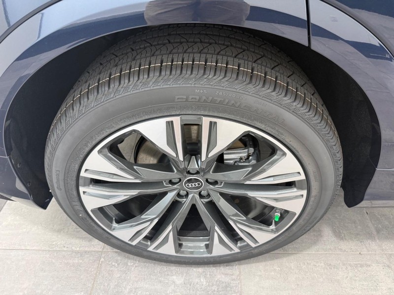 Audi Q8 Vehicle Image 3