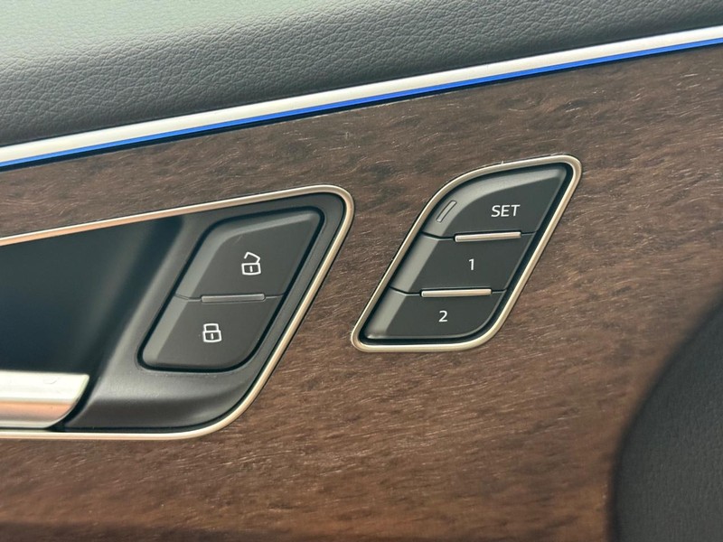 Audi Q8 Vehicle Image 10