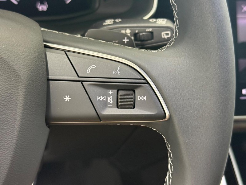 Audi Q8 Vehicle Image 12